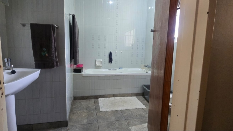 4 Bedroom Property for Sale in Koffiefontein Free State